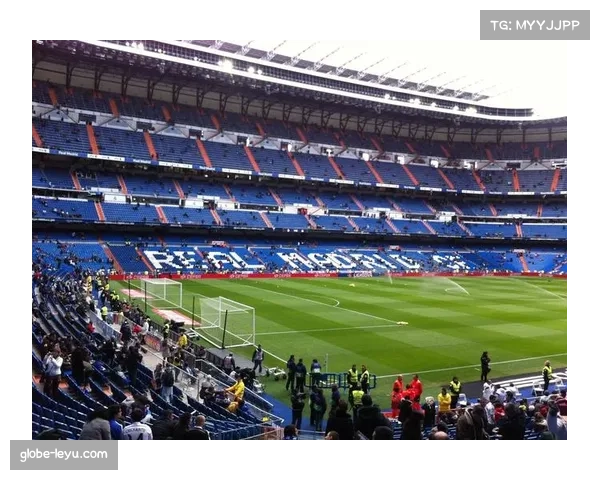 皇马伯纳乌球场将化身圣诞乐园，欢庆佳节吸引球迷参与