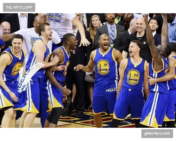 攻防转换速度成比赛关键,勇士第二节狂胜21分实现节奏逆转 攻防转换速度成比赛关键,勇士第二节狂胜21分实现节奏逆转